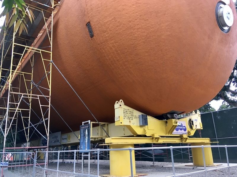 External Tank and Marker image. Click for full size.