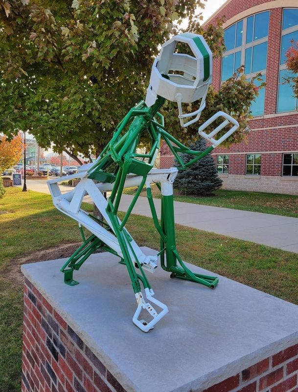 Memorial Sculpture image. Click for full size.