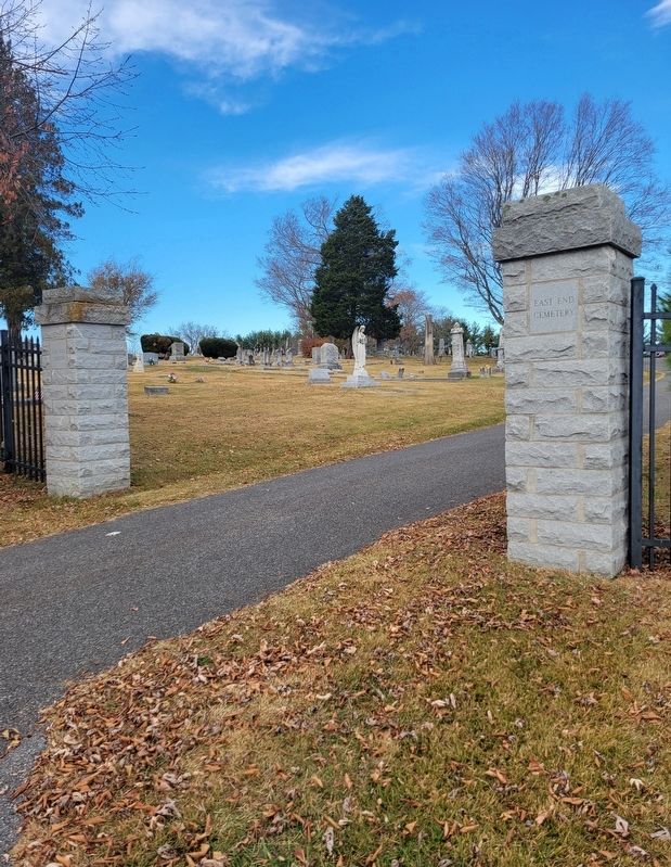 Cemetery Entrance on East Goodwin Lane image. Click for full size.