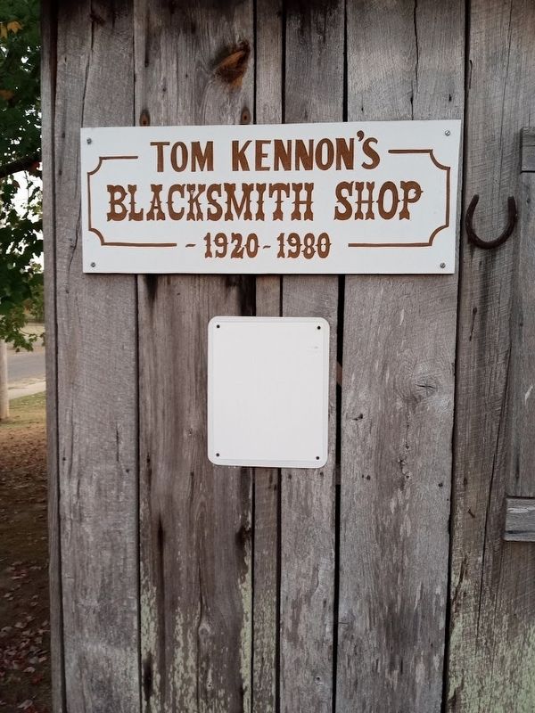Tom Kennon's Blacksmith Shop Marker. Click for full size. Tom Kennon's Blacksmith Shop Marker image. Click for full size.
