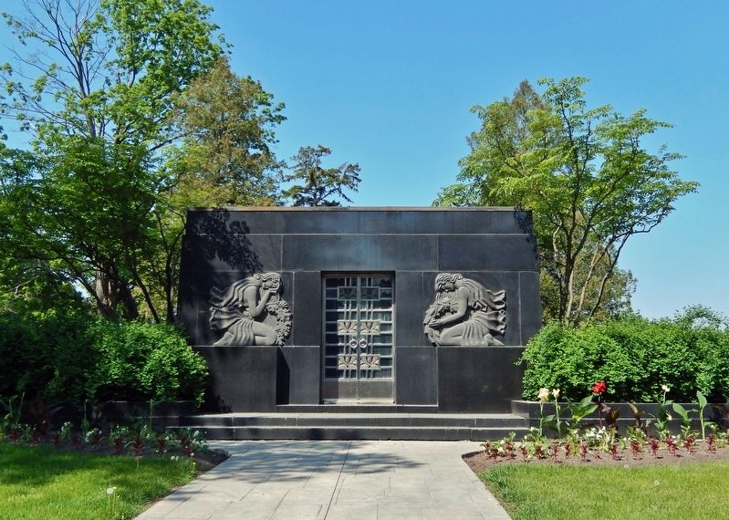 McLaughlin Family Mausoleum image. Click for full size.