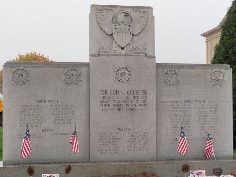 Middleborough Veterans Monument image. Click for full size.