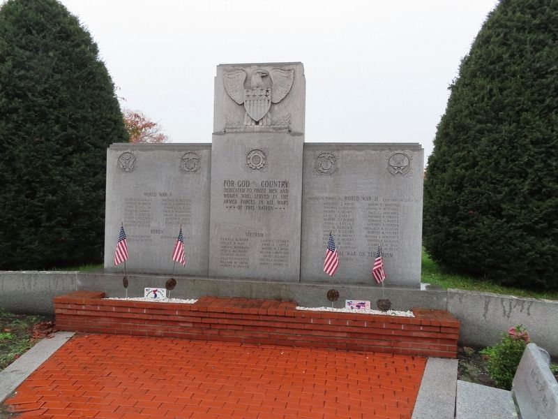 Middleborough Veterans Monument image. Click for full size.