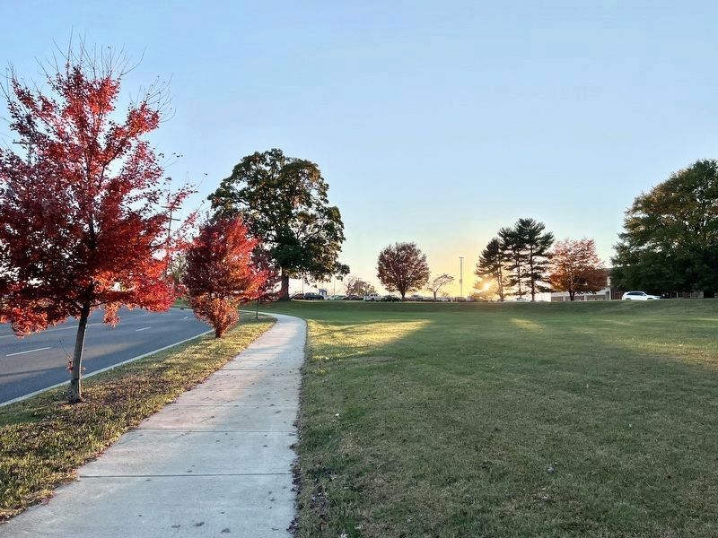 Memorial Avenue Marker (original location) image. Click for full size.