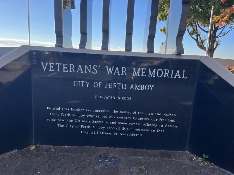 Veterans' War Memorial image. Click for full size.