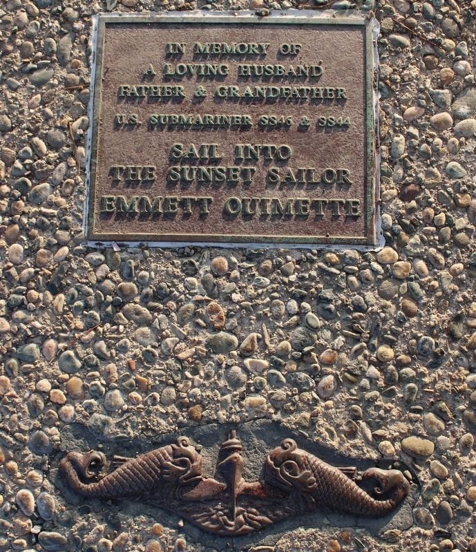 Plaque on the Base of the Memorial image. Click for full size.