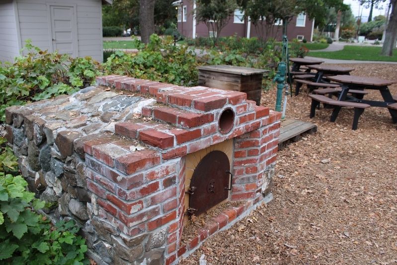 Oven and Water Pump image. Click for full size.