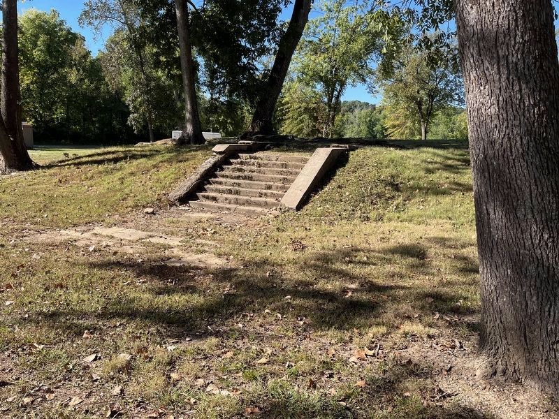 Foundation and Steps to Courthouse image. Click for full size.