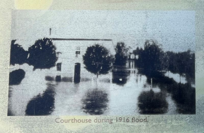 Courthouse during 1916 flood image. Click for full size.