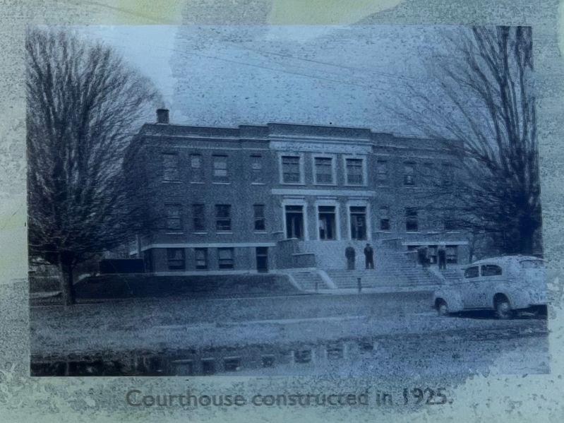 Courthouse constructed in 1925 image. Click for full size.