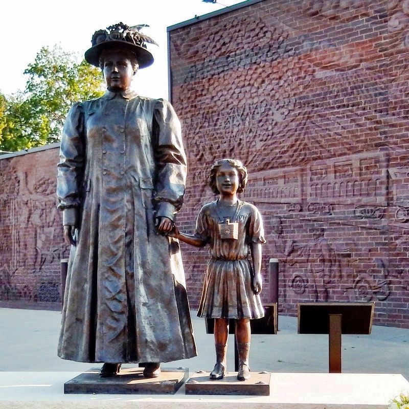 Anna Laura Hill and Anna Louise Doherty/Simpson Sculpture. Click for full size. Anna Laura Hill and Anna Louise Doherty/Simpson Sculpture image. Click for full size.