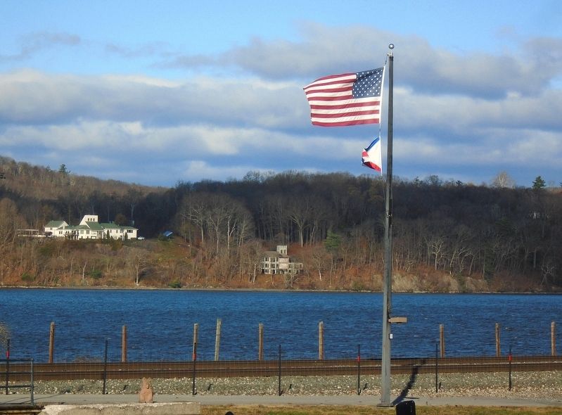 The Hyde Park Landing Flag Below US Flag image. Click for full size.