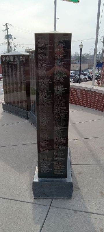 Laurel County Veterans Monument image. Click for full size.