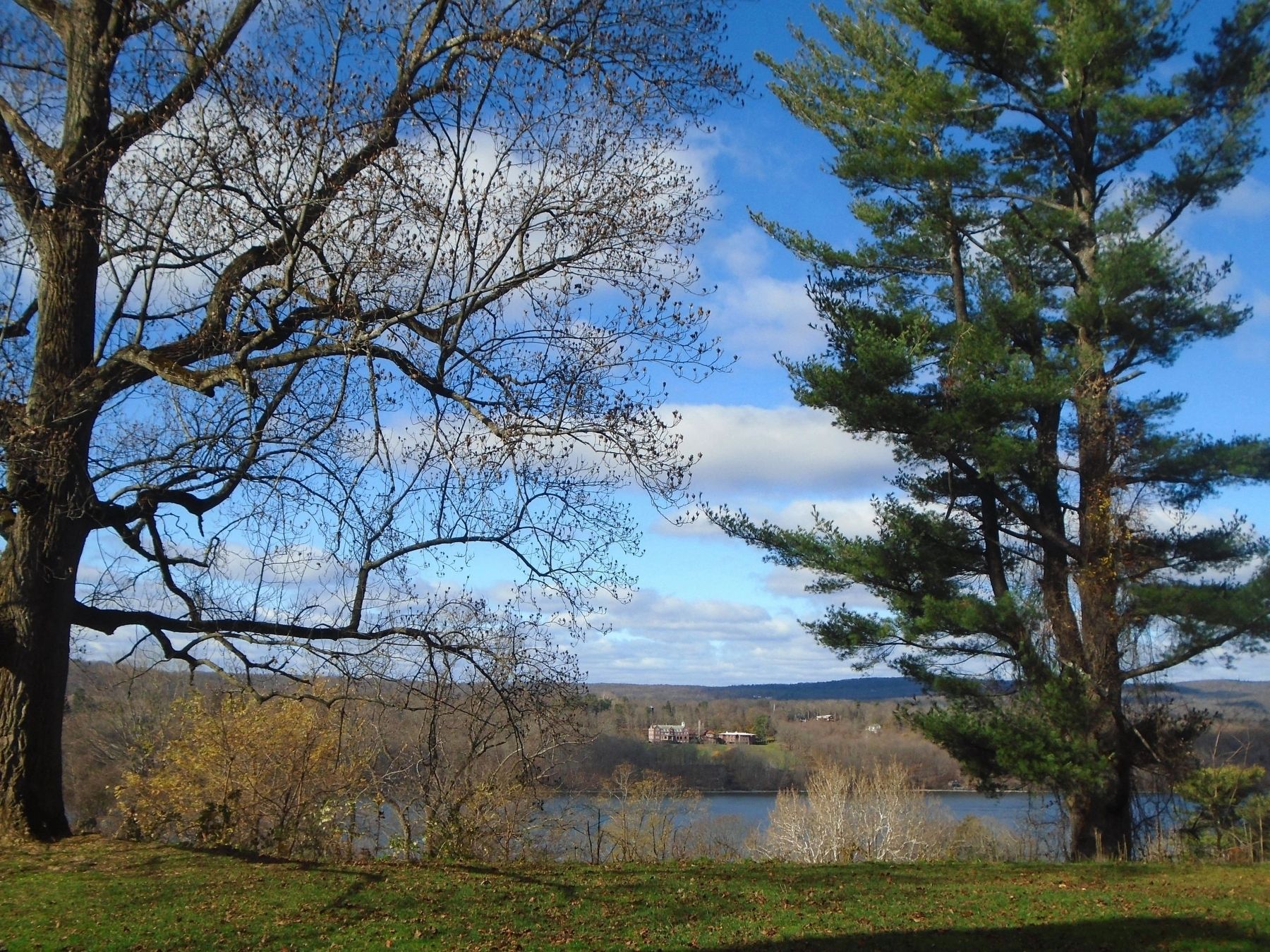 Hudson River View from Vanderbilt Mansion image. Click for full size.