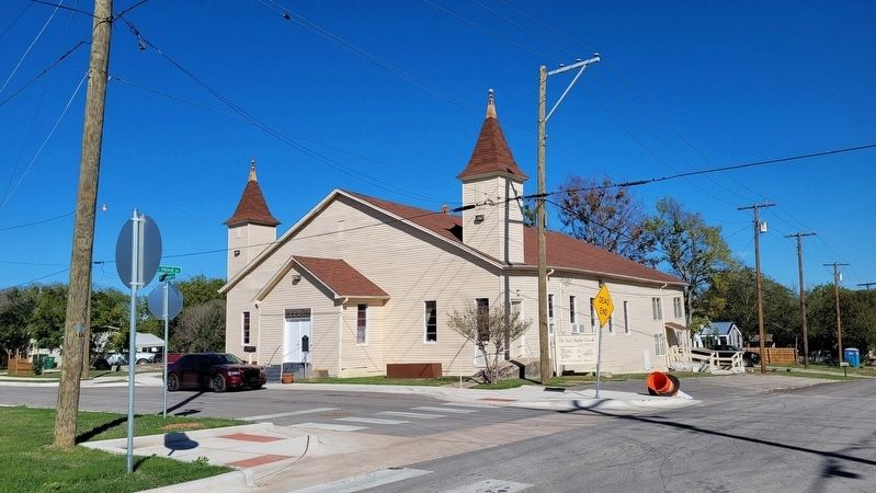 The view of the First Baptist Church and Marker from across the street image. Click for full size.