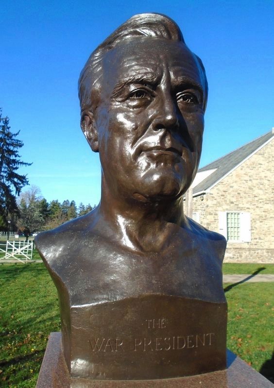 Franklin Delano Roosevelt Bust image. Click for full size.