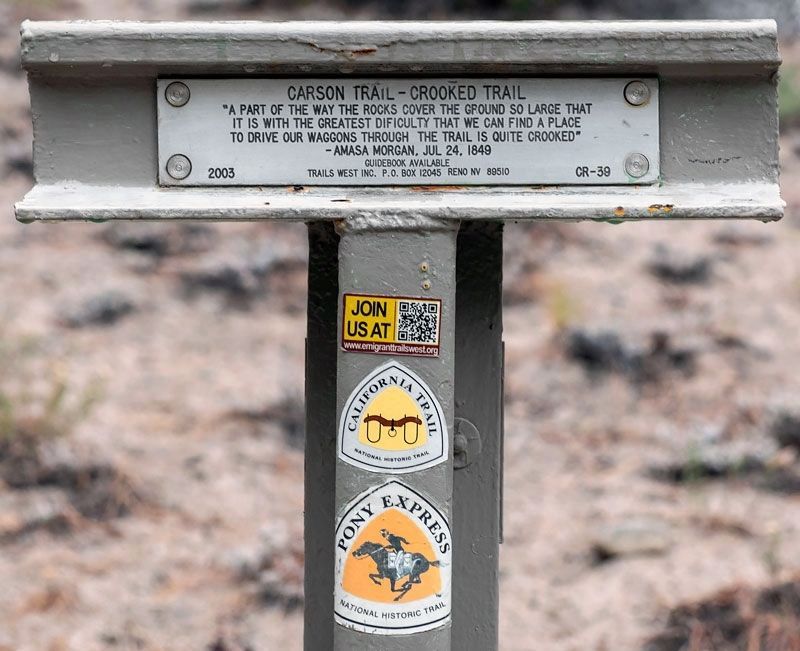 Carson Trail - Crooked Trail Marker image. Click for full size.