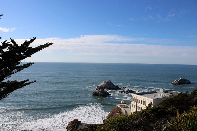 View of the Cliff House and Pacific Ocean image. Click for full size.