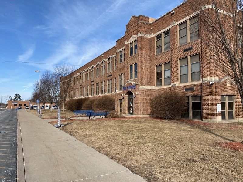 Brick Elementary School image. Click for full size.