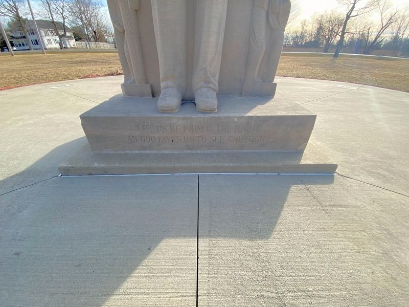 Abraham Lincoln Statue image. Click for full size.