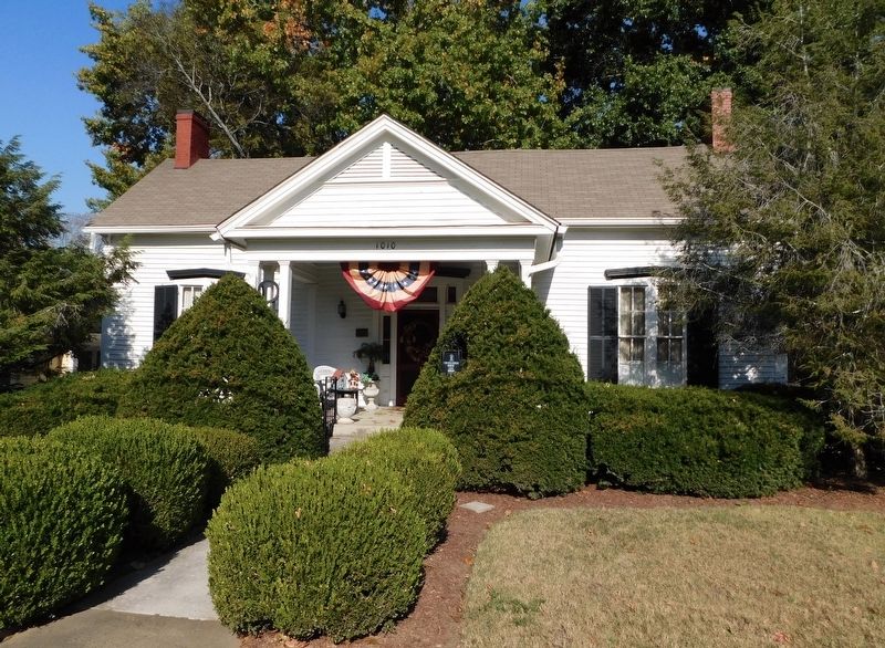 Campbell-Harms House and Marker image. Click for full size.