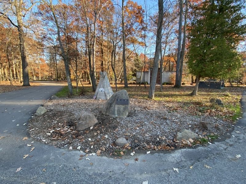 Wyandott Indian Monument image. Click for full size.