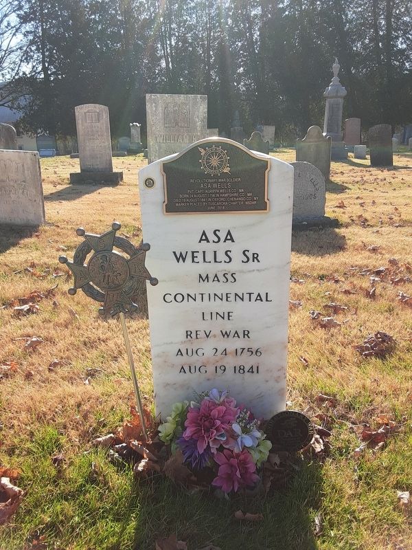 Gravestone of Revolutionary War veteran Asa Wells Sr image. Click for full size.