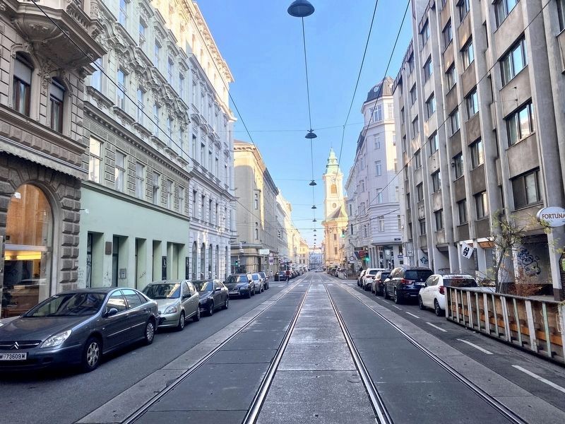 Gustav Klimt Marker - wider view, looking east on Westbahnstrasse. Click for full size. Gustav Klimt Marker - wider view, looking east on Westbahnstrasse image. Click for full size.