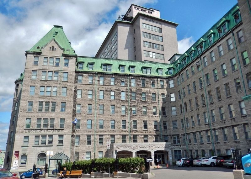 Hôtel-Dieu de Québec (<i>south elevation</i>). Click for full size. Hôtel-Dieu de Québec (<i>south elevation</i>) image. Click for full size.