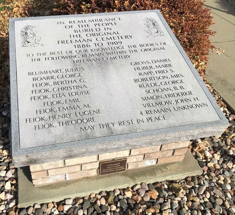 Freeman Veterans Memorial <i>(front left)</i> image. Click for full size.