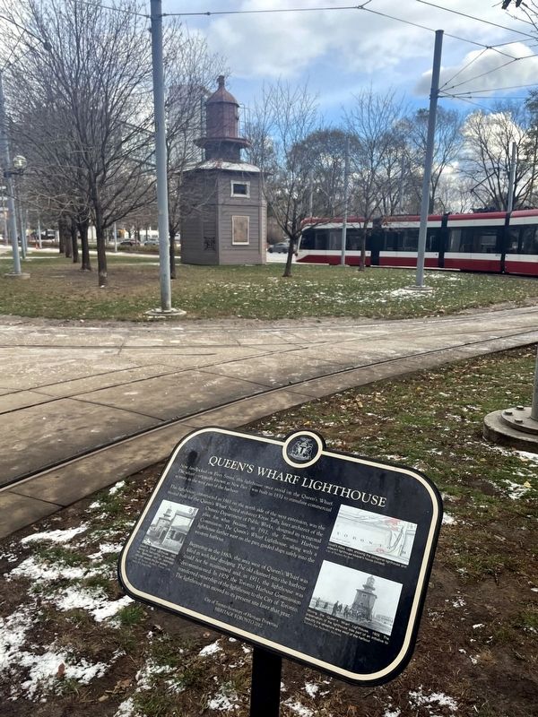 Queen's Wharf Lighthouse Marker. Click for full size. Queen's Wharf Lighthouse Marker image. Click for full size.