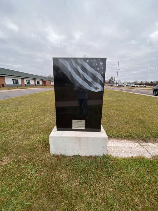 Veterans Memorial reverse with dedication plaque image. Click for full size.