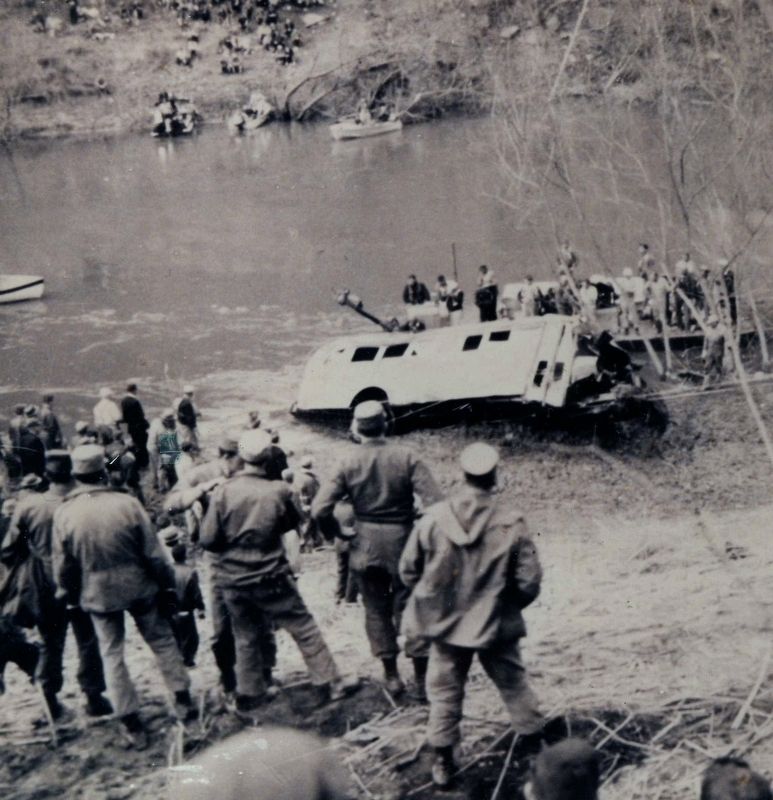 Bus being pulled from river image. Click for full size.
