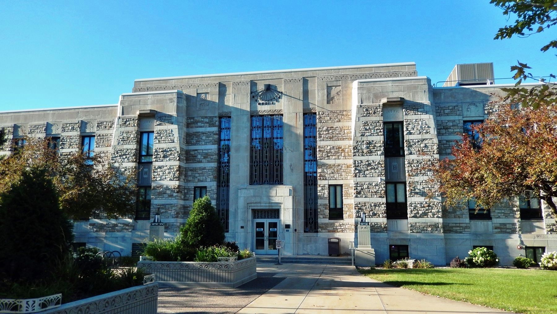 1934 Rice County Courthouse (<i>south elevation</i>) image. Click for full size.