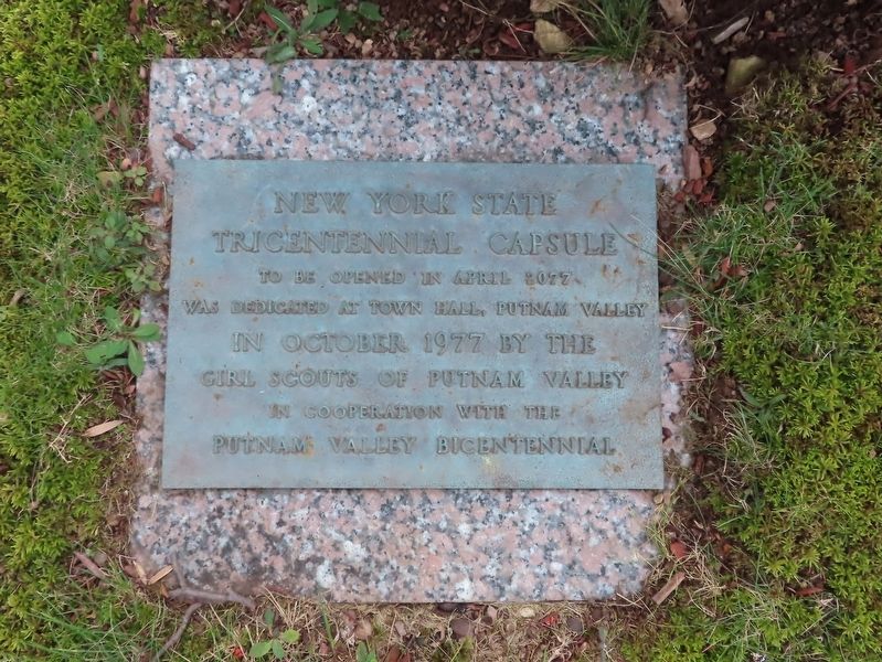 Tricentennial Capsule Marker image. Click for full size.