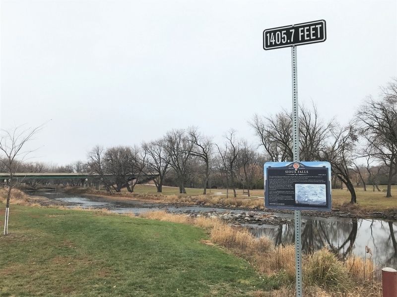 Sioux Falls Marker and the Big Sioux River image. Click for full size.