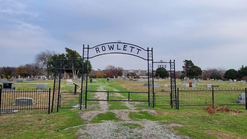 The entrance to the Rowlett Creek Cemetery image. Click for full size.