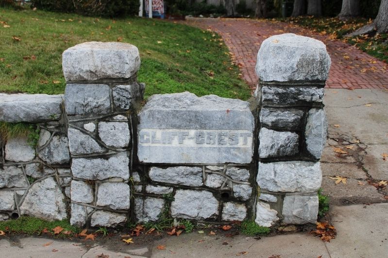 Cliff Crest Driveway Marker Stone image. Click for full size.