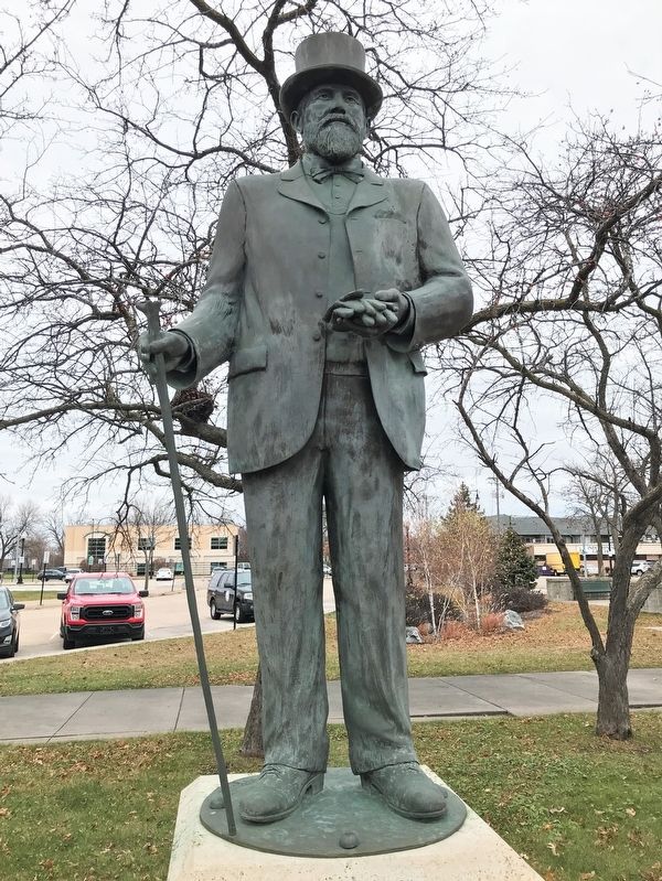 Gideon Cooley Hixon Statue. Click for full size. Gideon Cooley Hixon Statue image. Click for full size.
