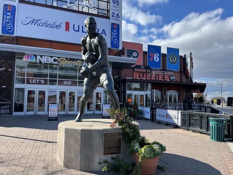 "Smokin' Joe" Frazier Sculpture image. Click for full size.
