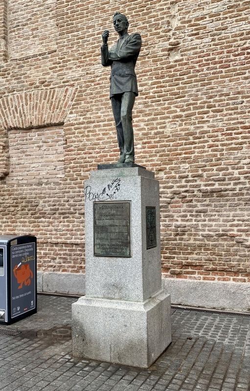 Agustin Lara Statue with front and right panels. Click for full size. Agustin Lara Statue with front and right panels image. Click for full size.