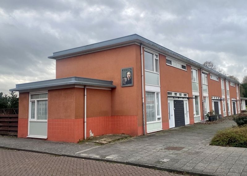 Del Court van Krimpen Marker - wide view image. Click for full size.