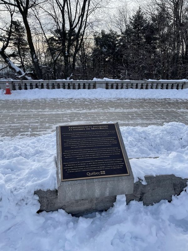 Arrondissement Historique Et Naturel Du Mont-Royal Marker. Click for full size. Arrondissement Historique Et Naturel Du Mont-Royal Marker image. Click for full size.