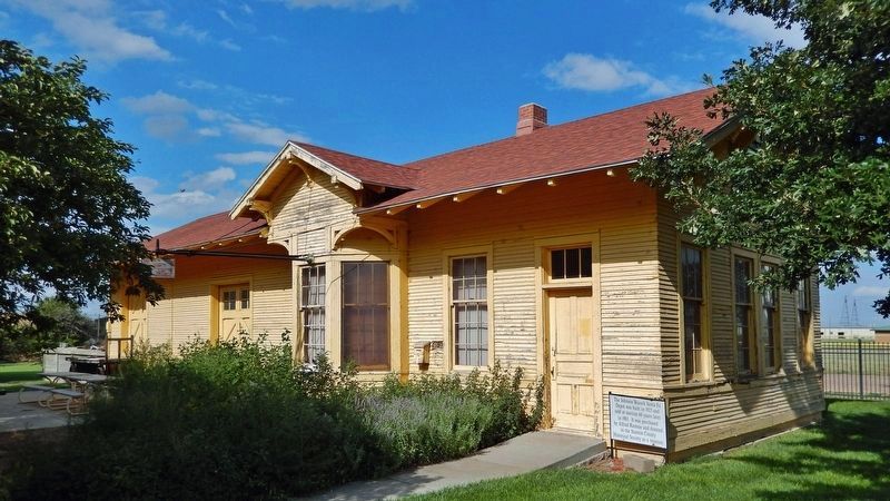 Johnson Branch Santa Fe Depot (<i>southwest elevation</i>) image. Click for full size.