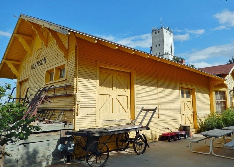 Johnson Branch Santa Fe Depot (<i>northwest elevation</i>) image. Click for full size.