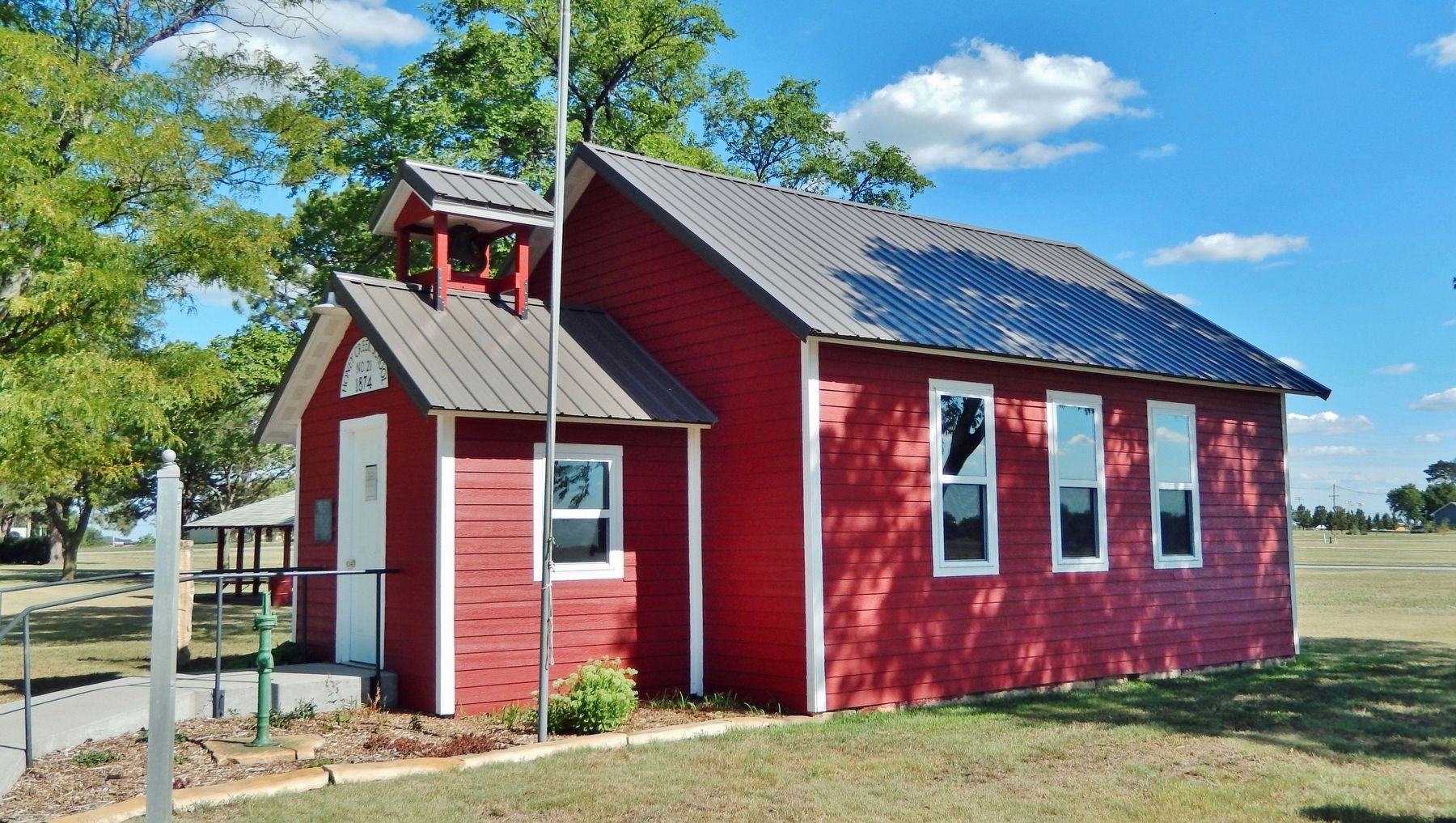 Honey Creek School No. 21 (<i>northwest elevation</i>). Click for full size. Honey Creek School No. 21 (<i>northwest elevation</i>) image. Click for full size.