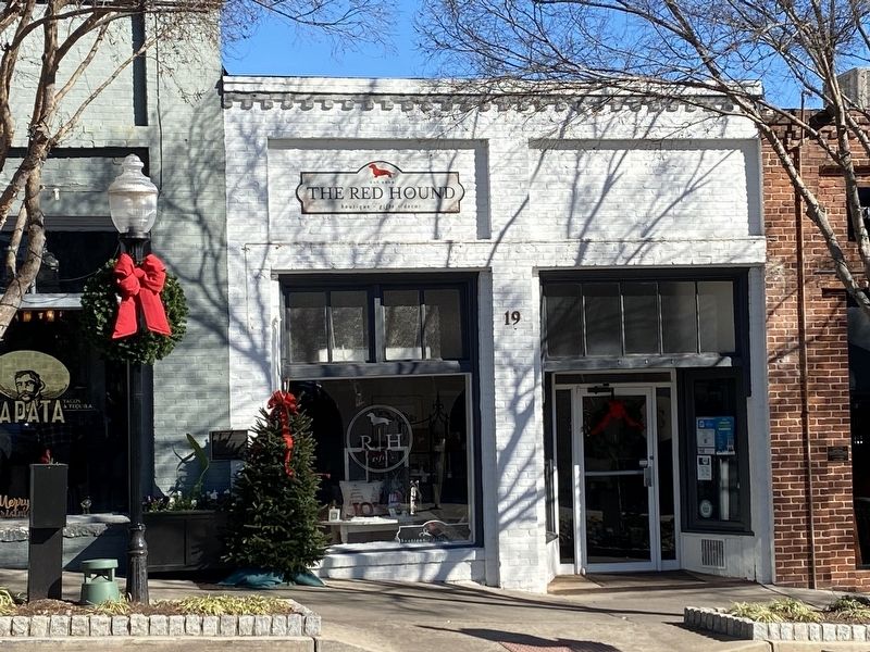 "Checkers Alley" Marker (behind the Christmas tree) image. Click for full size.