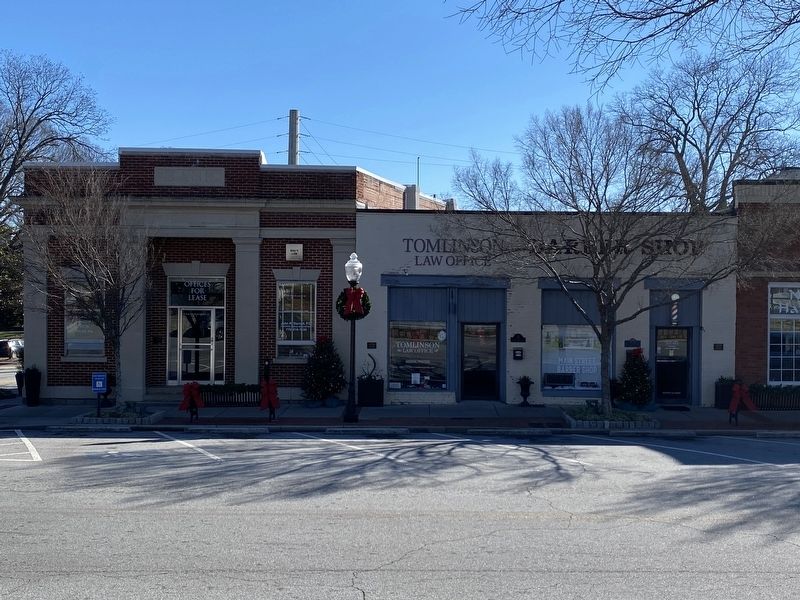 Original Site - Royston Merritt Barber Shop Marker (marker can be side on right side of photo) image. Click for full size.