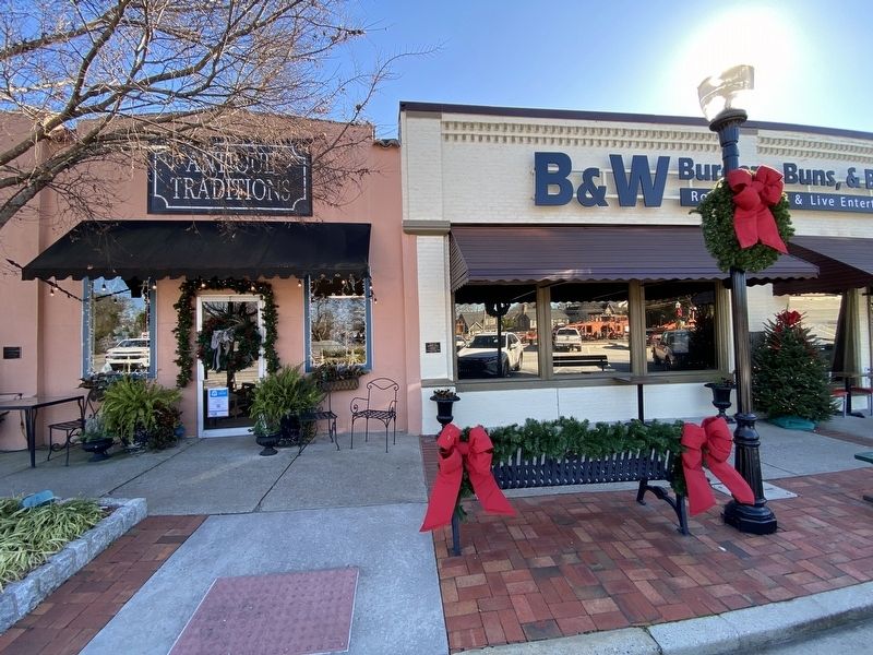 Original Site - Gwinnette Bank Marker (marker on left edge of photo). Click for full size. Original Site - Gwinnette Bank Marker (marker on left edge of photo) image. Click for full size.