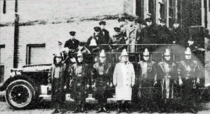 Marker detail: Universal Pumper � 1925 image. Click for full size.